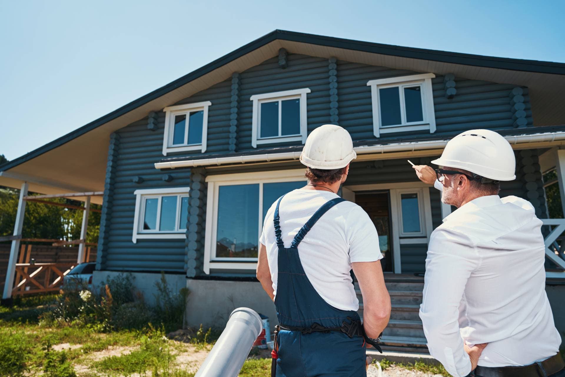 Home siding inspection by a professional contractor